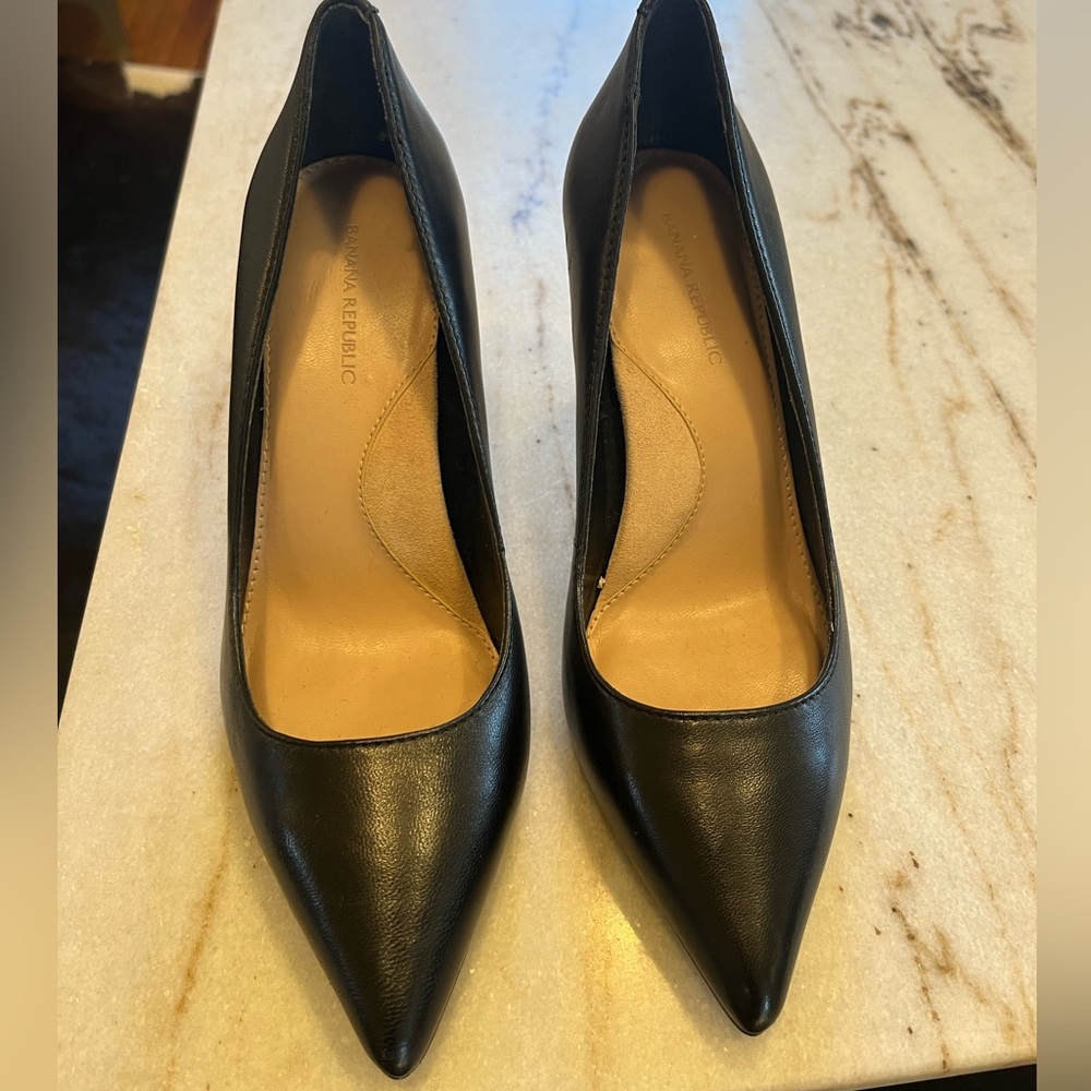 Never worn Banana Republic pumps